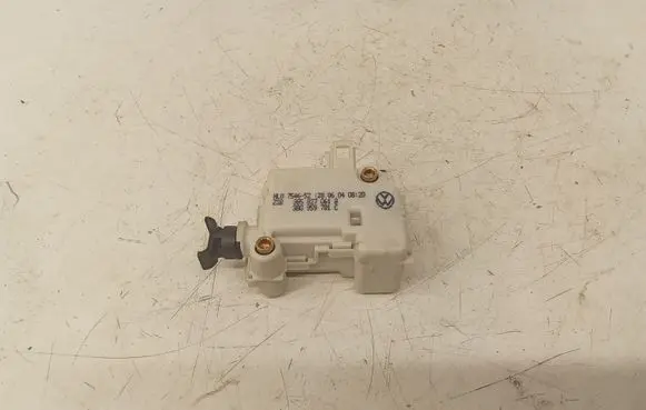 Volkswagen Touareg I Tailgate boot lock/latch motor 3B5827061B 3B0959781C