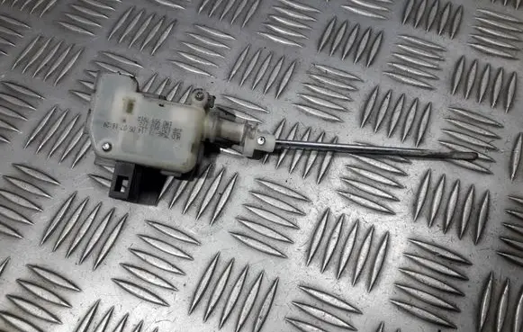 Skoda Octavia Mk2 (1Z) Central locking motor 1m0959781a 1z0810773