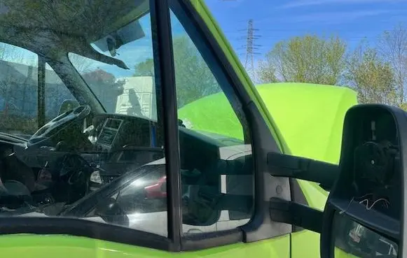 Iveco Daily 35.8 - 9 Front triangle window/glass 