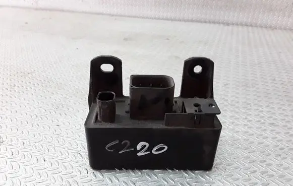 Mercedes-Benz C W203 Glow plug pre-heat relay