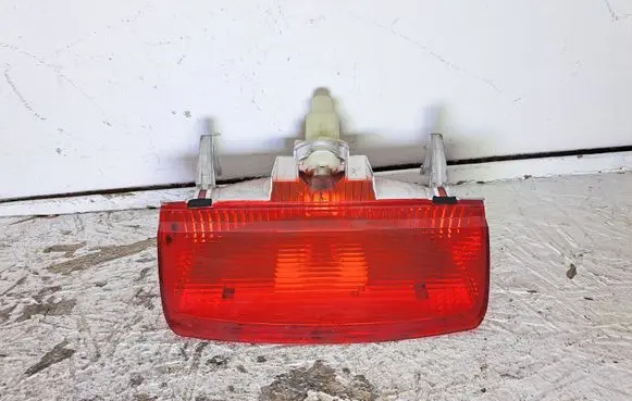 Nissan Micra Third/center stoplight E1021390 270331