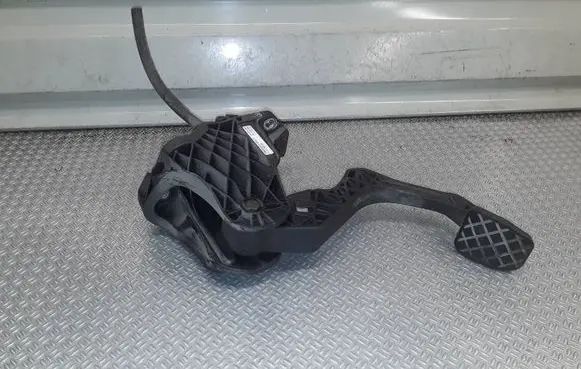 Volkswagen Touran I Clutch pedal 1T1721059AM