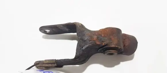 Peugeot 307 Engine mount bracket