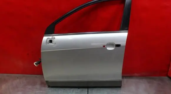 Chevrolet Captiva Front door