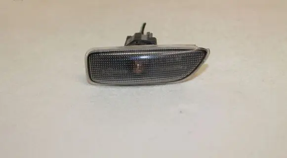 Volvo V70 Front fender indicator light 8658945