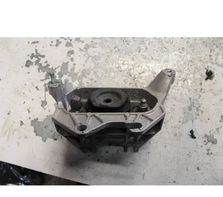 Dacia Logan III Gearbox mounting bracket 112535643R