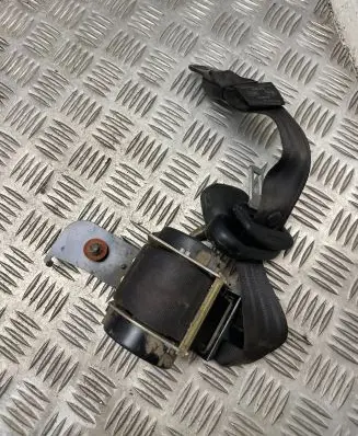 Hyundai Terracan Rear seatbelt e11040863