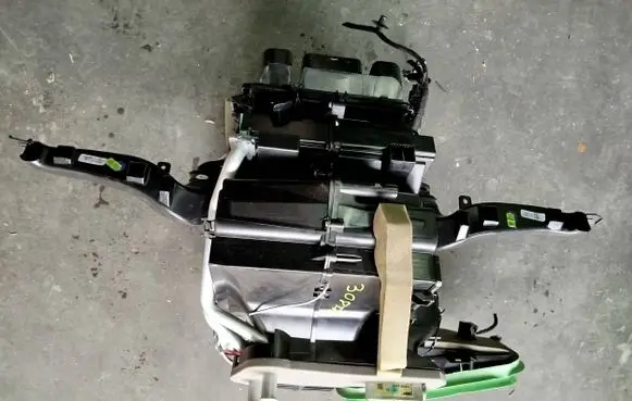 Peugeot 308 Interior heater climate box assembly housing 9833951780