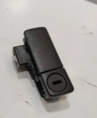 Nissan X-Trail T30 Glove box lock