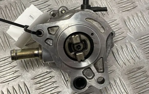 Toyota Avensis T220 Vacuum pump 0810002590