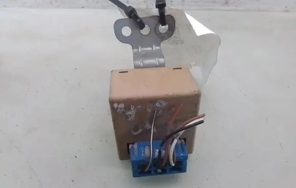 Mitsubishi Pajero Oil pressure relay MD369969