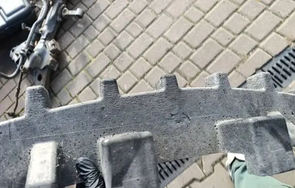 Nissan Tiida C11 Front bumper foam support bar 62090EM00A