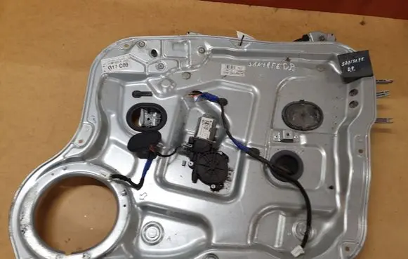 Hyundai Santa Fe Front door window regulator with motor 2601127 824802B050J9S4