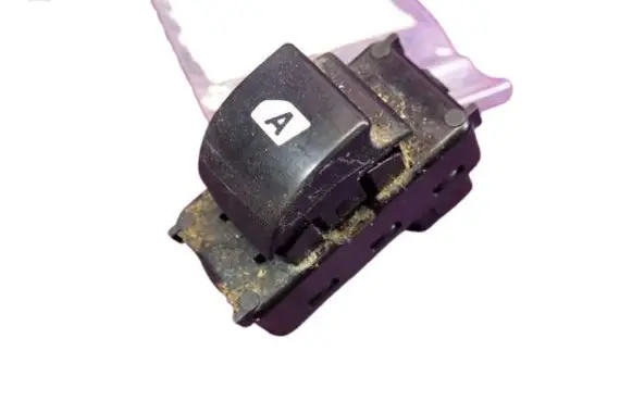Citroen Berlingo Quarter vent window switch 9666955077