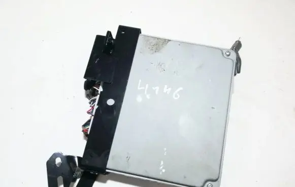 Toyota Avensis T250 Engine control unit/module 8966105c70 mb175800868312v