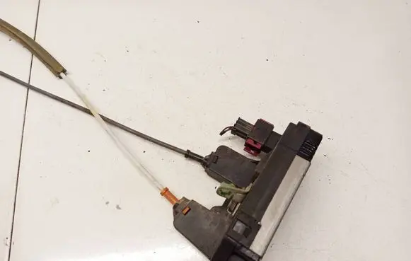 Opel Zafira A Rear door lock 24414134