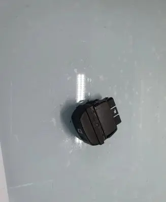 Citroen Xsara Picasso Electric window control switch 22681