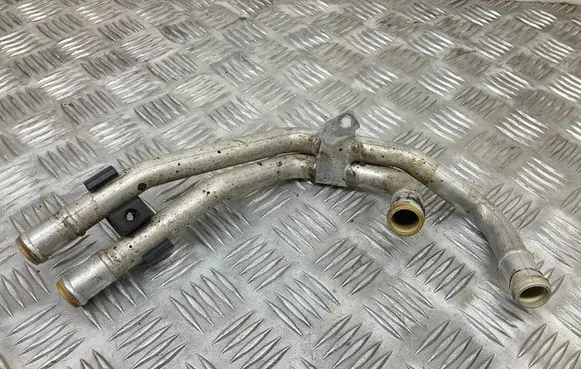 Engine coolant pipe/hose