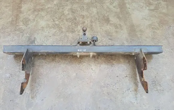 Toyota Hilux (AN10, AN20, AN30) Tow bar KHAKHIL