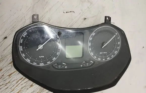 Skoda Octavia Mk2 (1Z) Speedometer (instrument cluster) V1610056 1Z0920812B SKZ7Z0G4301462
