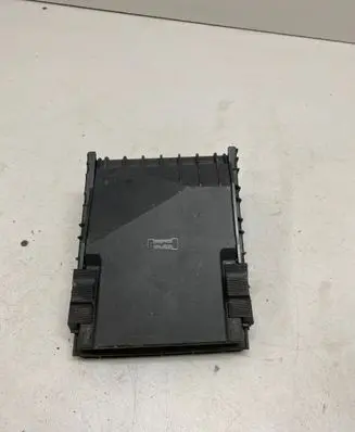 Volkswagen PASSAT B7 Fuse box cover 1K0937132G 1K0937132F 014189871