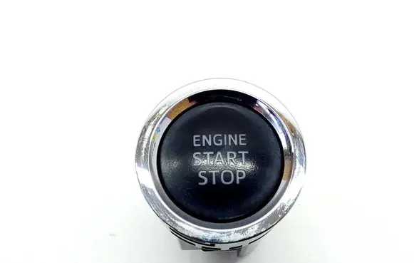 Toyota RAV 4 (XA40) Engine start stop button switch 15F032D