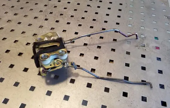 Opel Frontera A Front door lock