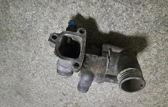 Thermostat/thermostat housing