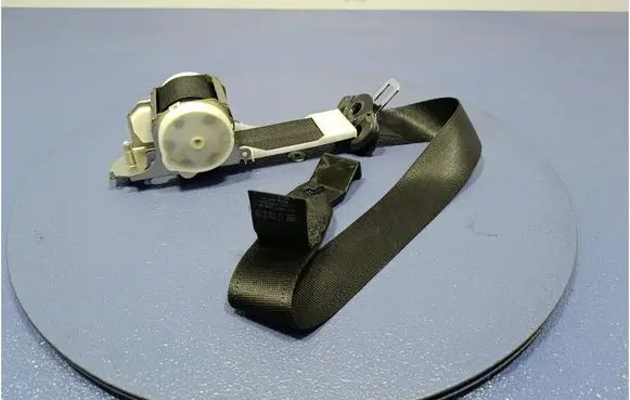 Opel Vectra C Front seatbelt 13128271