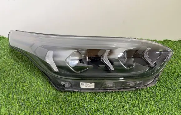 KIA Ceed Headlight/headlamp 92102J7500