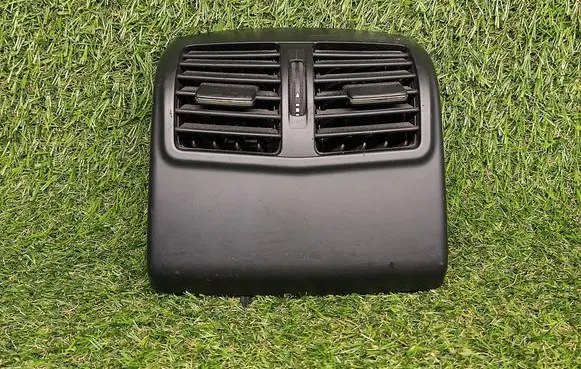 Rear air vent grill