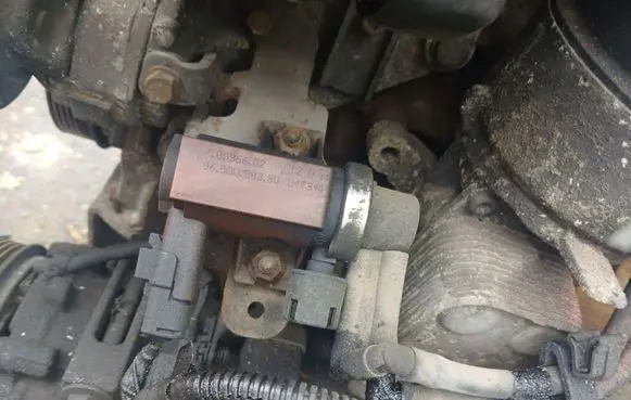 Volvo S40 Turbo solenoid valve 70096602