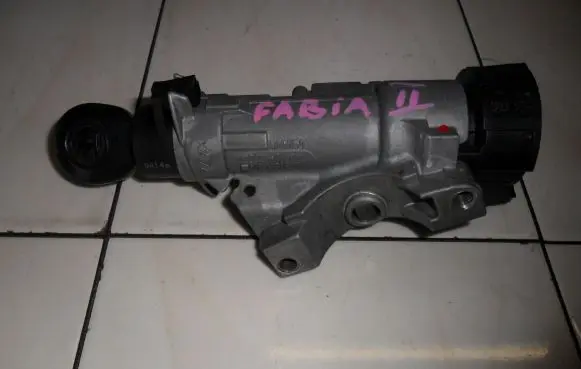 Skoda Fabia Mk2 (5J) Ignition lock 6R0905851D