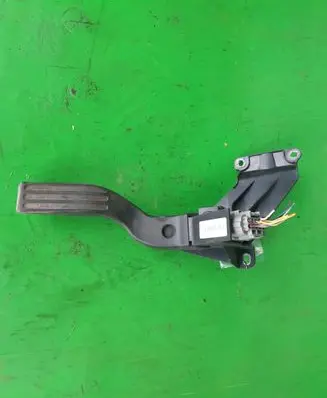 Ford Mondeo Mk III Accelerator throttle pedal 2S719F836DA