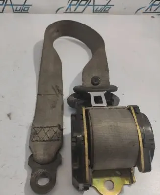 Middle seatbelt (rear)