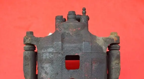 Mitsubishi Lancer VIII Front brake caliper