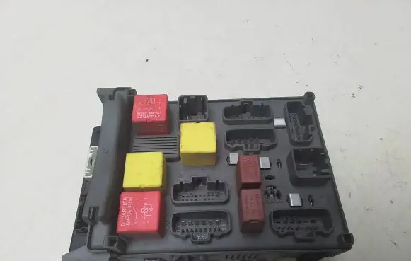 Renault Laguna II Fuse module 8200276496 8200262050 8200283811