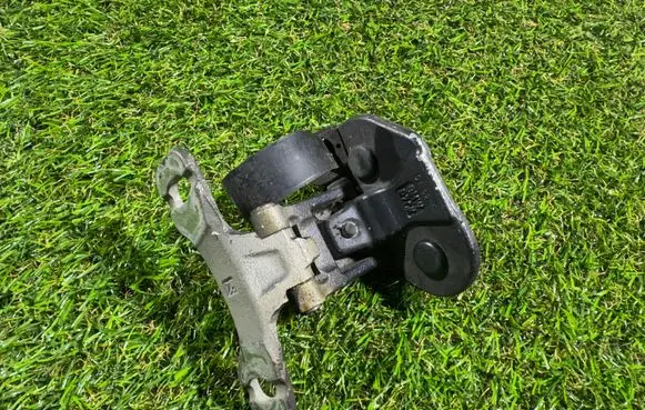 BMW 1 E81 E87 Tailgate/trunk/boot hinge 7060626