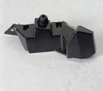 Ford Focus Front bumper mounting bracket 0X7R JX7B 17D959A1