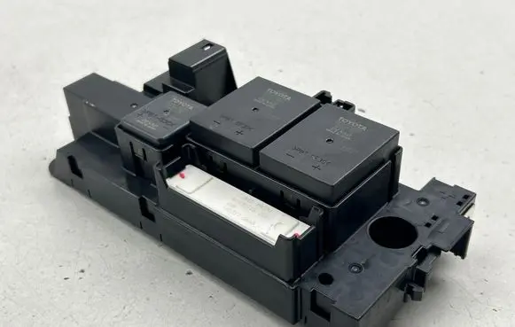 Toyota Auris E180 Relay mounting block G92Z133011 AA01AX4T