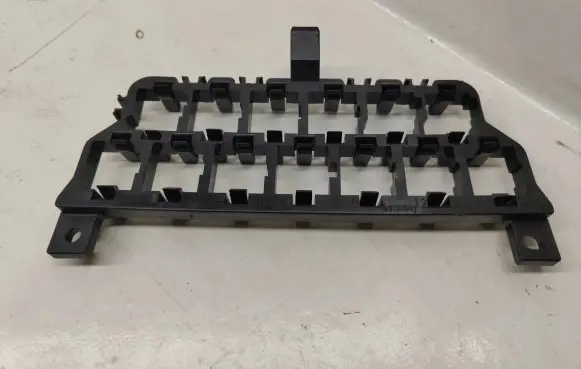 Audi A6 S6 C5 4B Relay mounting block 8D0937503E 503E