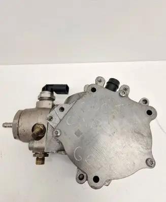 Volkswagen Golf VII Vacuum pump 06L145100A 011015 121157A