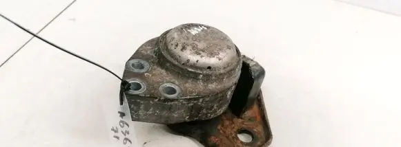 Mazda 2 Engine mount bracket