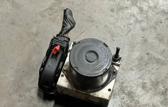 Volkswagen Polo IV 9N3 ABS Pump 6Q0907379AF 6Q0614117