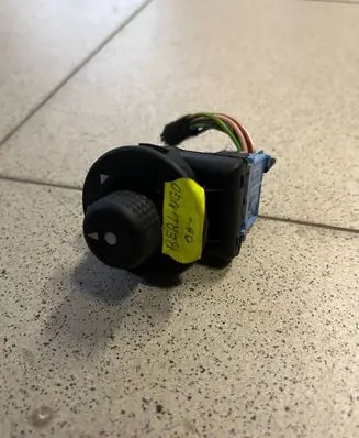 Citroen Berlingo Wing mirror switch 185526