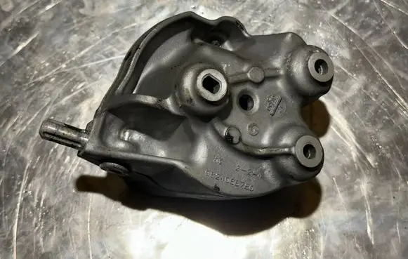 Peugeot 308 Fuel pump bracket 9824088780