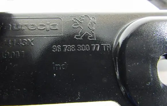 Peugeot 208 Panel trim 9673830077tr