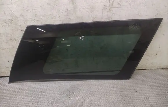 Mitsubishi Grandis Rear side window