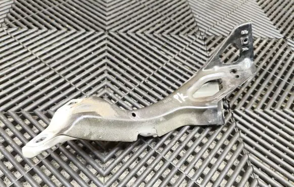 Audi A6 C7 Fender mounting bracket 4G0821135A
