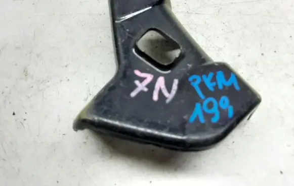 Seat Alhambra (Mk2) Fender mounting bracket